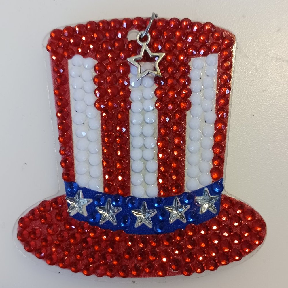 Hat magnet with metal star charm